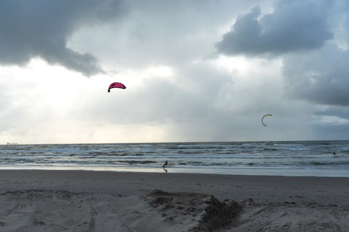 Kite Size Guide: Choosing the Right Kite for Your Weight and UK Wind Speeds