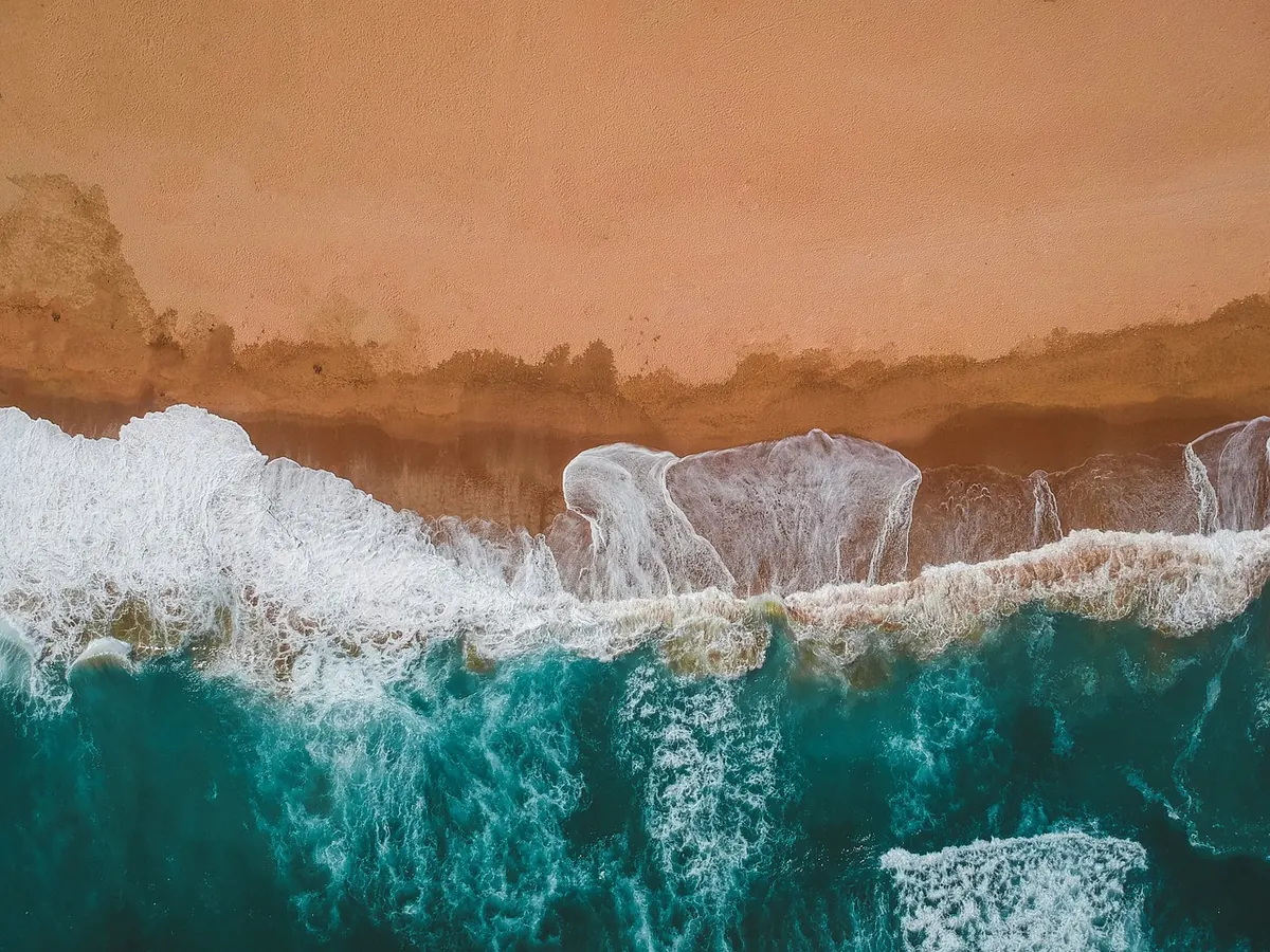 Tides and Kitesurfing: How to Plan a Safe Session Around High and Low Water